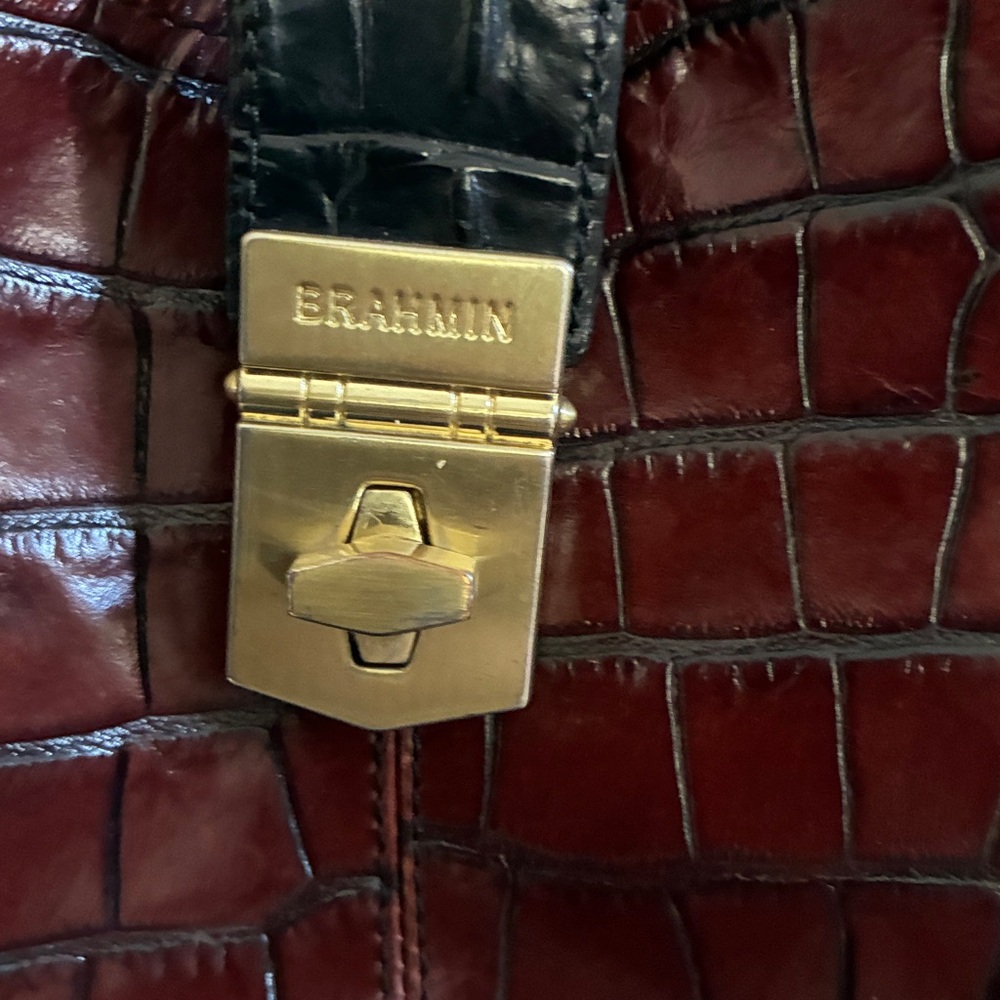 Crocodile-Embossed Brahmin AdrianExcellent condition.14.5 wide .10.2 tall - Picture 5 of 7